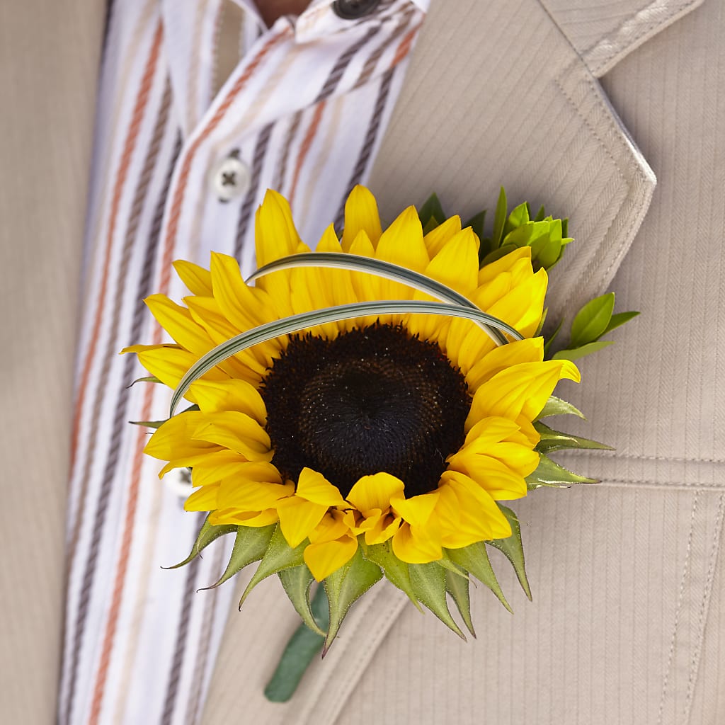 Free Spirit Boutonniere –  Deeshay Custom Design, Goldsboro NC