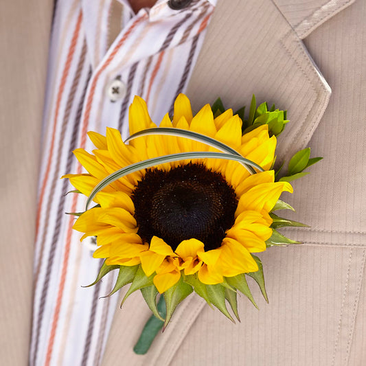 Free Spirit Boutonniere –  Deeshay Custom Design, Goldsboro NC